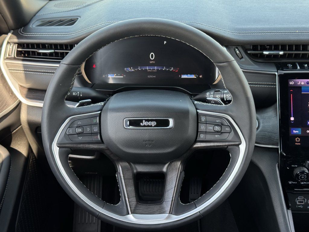 Used 2025 Jeep Grand Cherokee L Limited RWD image 12
