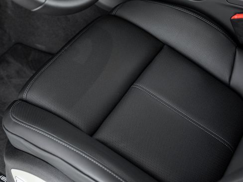 Certified 2026 Porsche Macan AWD/4WD image 23