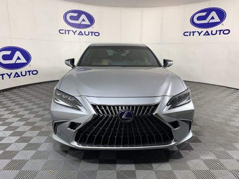 Used 2022 Lexus ES 300h Ultra Luxury w/ Accessory Package FWD image 9