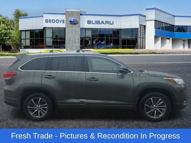 Used 2017 Toyota Highlander XLE AWD/4WD image 6