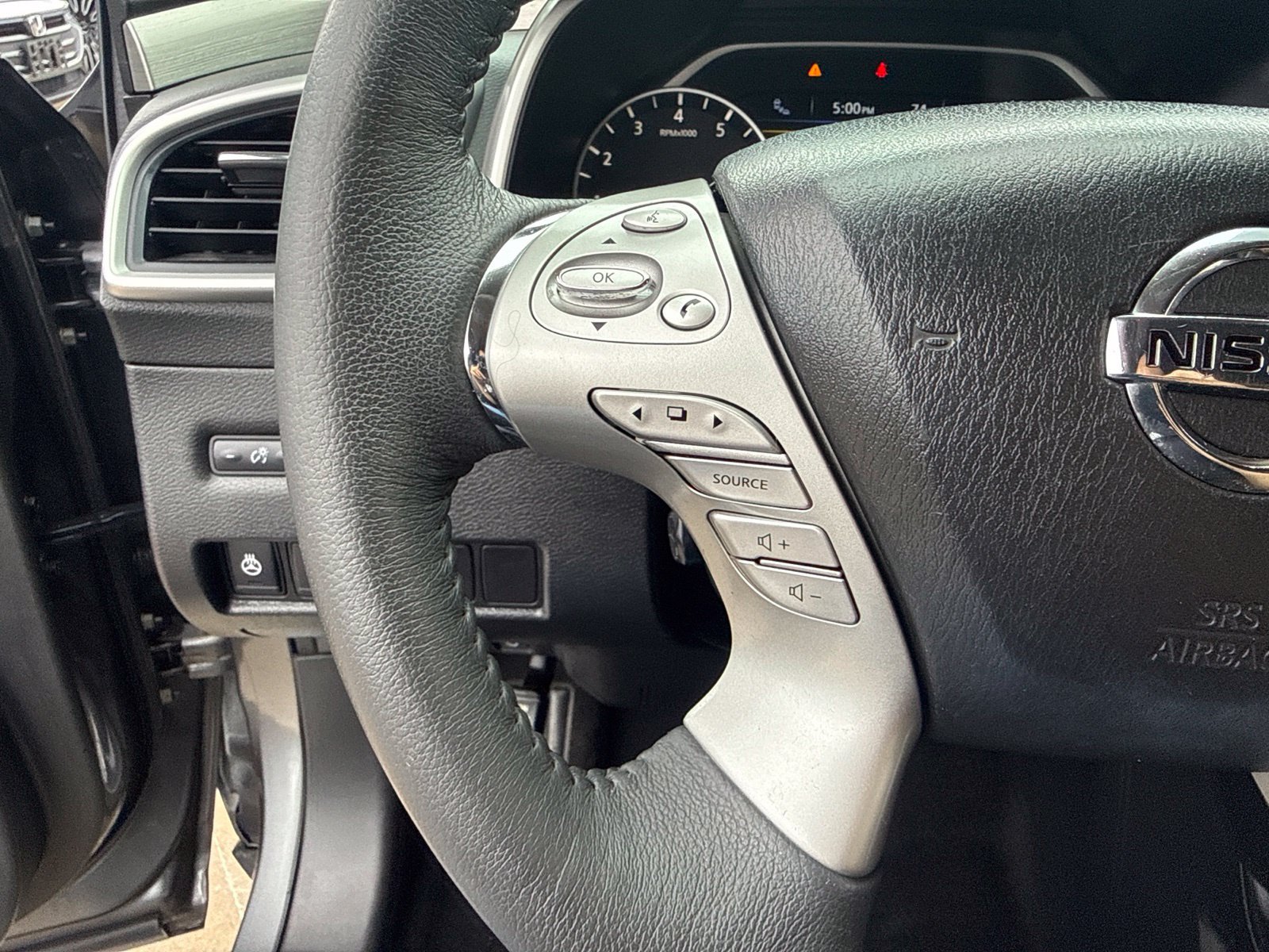 Used 2016 Nissan Murano Platinum w/ Platinum Technology Package FWD image 11