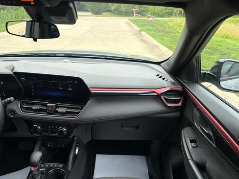 Used 2025 Chevrolet TrailBlazer RS w/ Driver Confidence Package FWD image 31