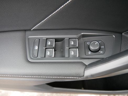 Used 2022 Volkswagen Tiguan SEL R-Line image 20