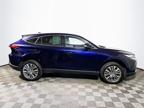 Certified 2024 Toyota Venza XLE image 9