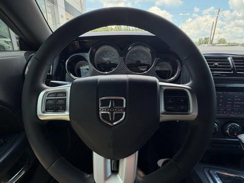 Used 2014 Dodge Challenger SXT RWD image 9