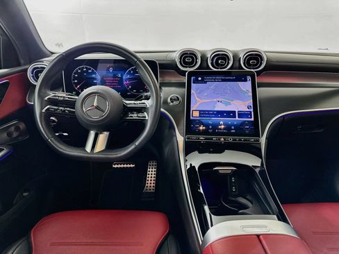 Used 2025 Mercedes-Benz GLC 300 4MATIC image 25