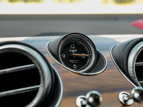 Used 2020 Bentley Bentayga Plug-In Hybrid AWD/4WD image 59