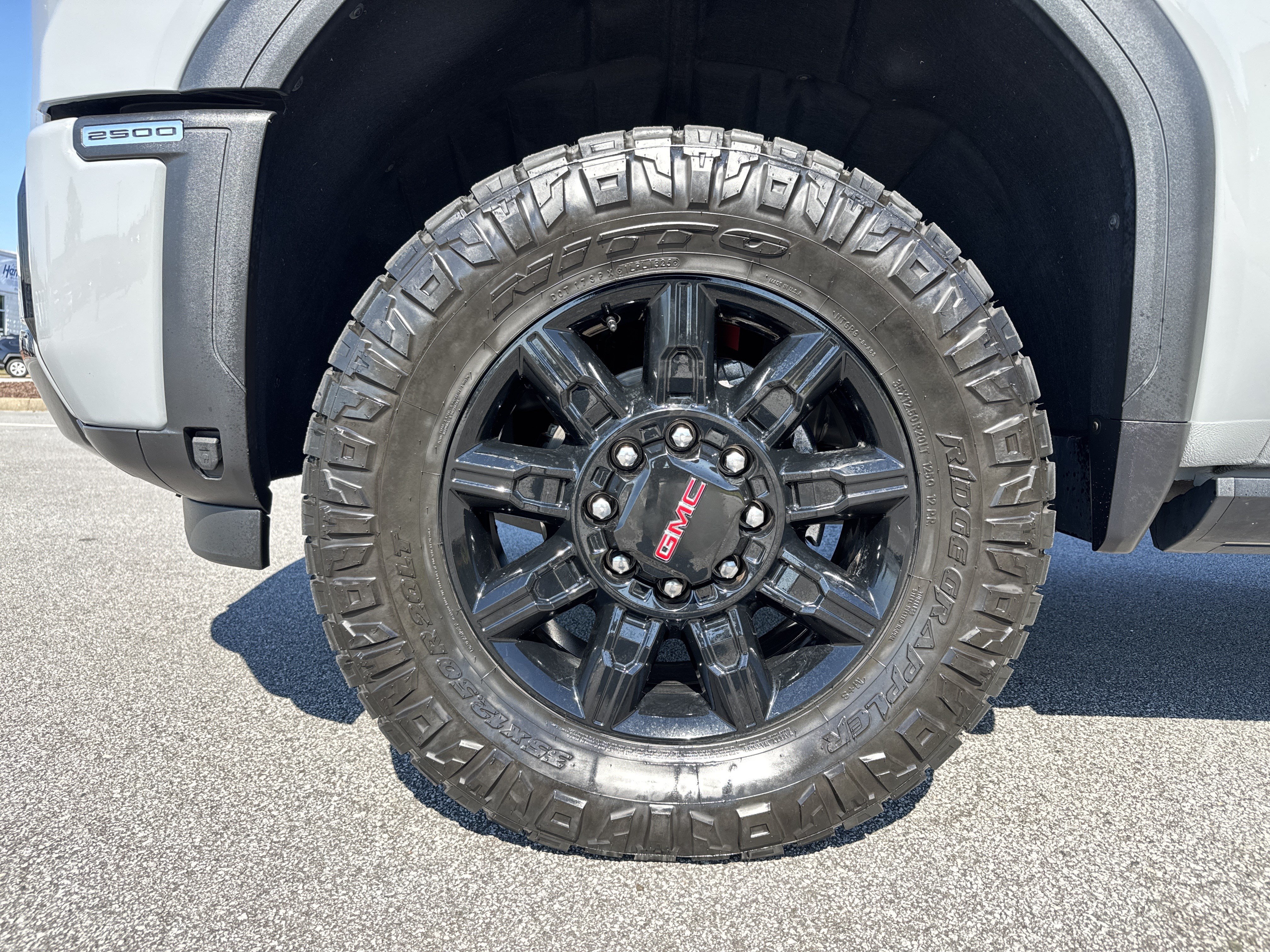 Used 2025 GMC Sierra 2500 AT4 w/ AT4 Premium Plus Package AWD/4WD image 13