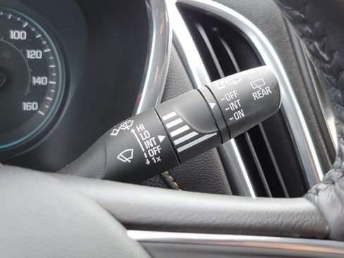Used 2019 Chevrolet Equinox Premier FWD image 18