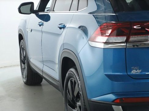 Used 2024 Volkswagen Atlas Cross Sport SE w/ Black Wheel Package FWD image 40