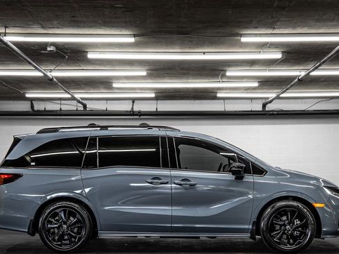 Used 2024 Honda Odyssey Sport image 6
