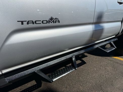 Used 2017 Toyota Tacoma TRD Off-Road image 14