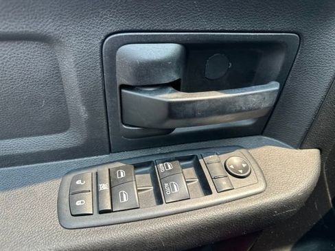Used 2017 RAM 1500 Express RWD image 17