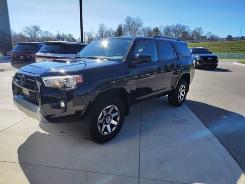 Used 2023 Toyota 4Runner TRD Off-Road image 2