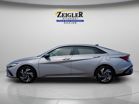 Certified 2026 Hyundai Elantra Limited FWD image 4