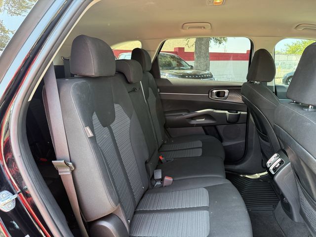 Used 2025 Kia Sorento LX FWD image 30