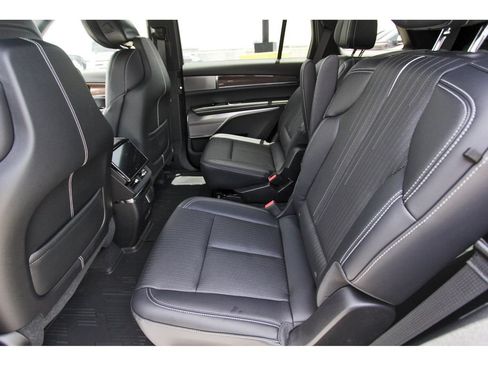 New 2027 Cadillac Vistiq Luxury AWD/4WD image 7