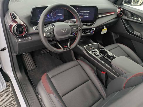 New 2026 Chevrolet Equinox RS w/ Convenience Package III AWD/4WD image 2