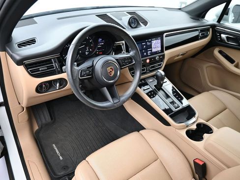 Certified 2023 Porsche Macan AWD/4WD image 4