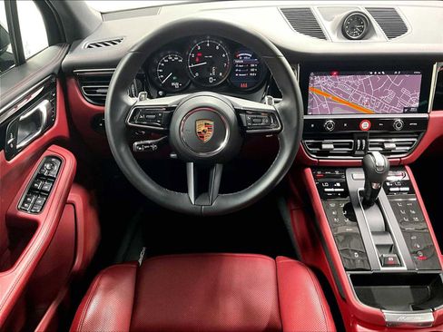 Used 2025 Porsche Macan AWD/4WD image 15
