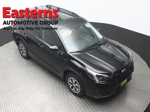 Used 2023 Subaru Forester Premium image 3