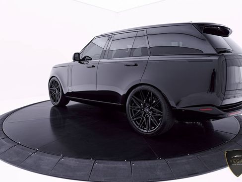 Used 2025 Land Rover Range Rover SE AWD/4WD image 11