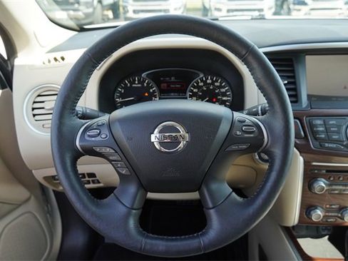 Used 2018 Nissan Pathfinder Platinum image 32