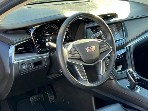 Used 2018 Cadillac XT5 Luxury w/ Driver Awareness Package image 5