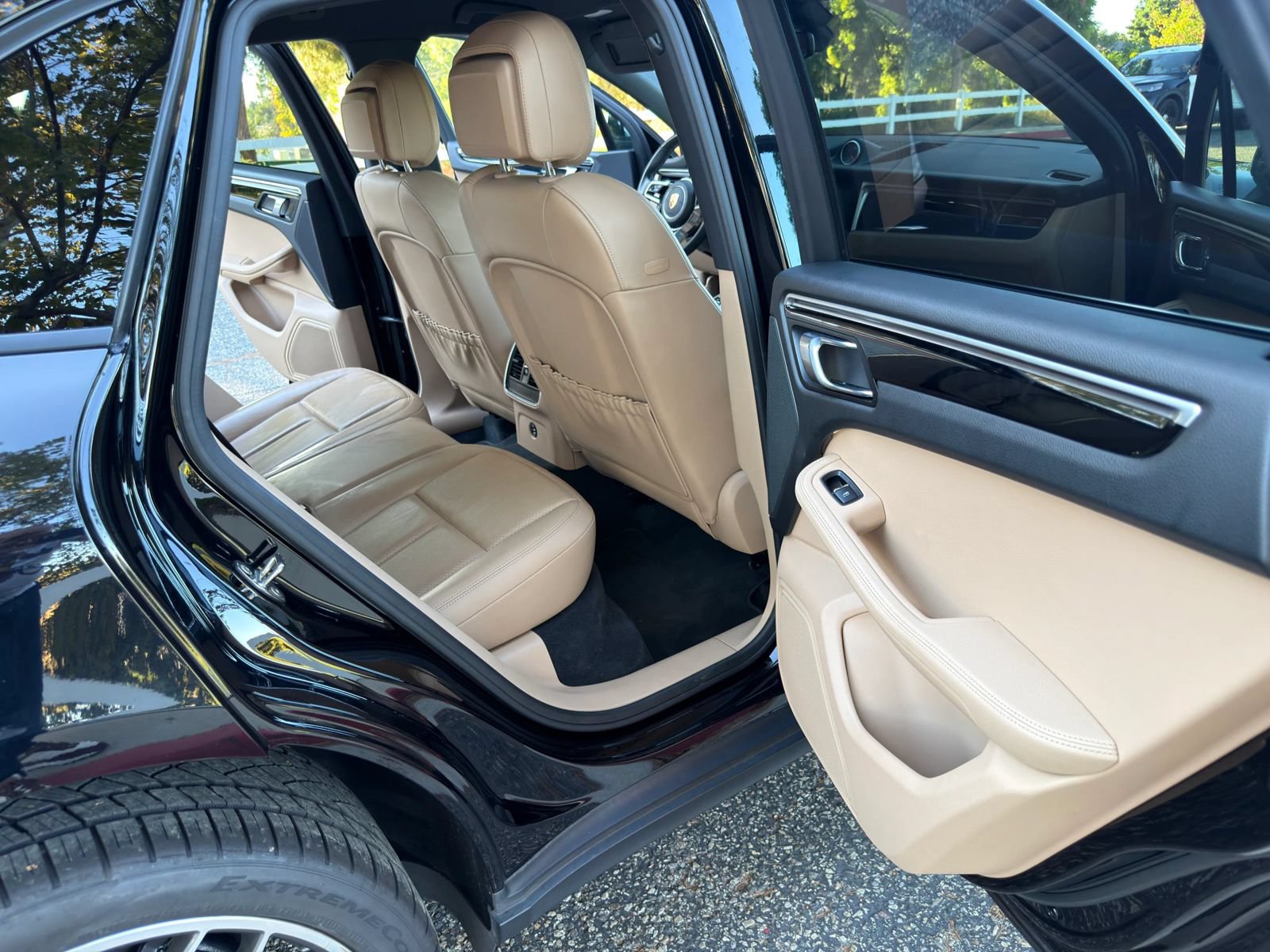 Used 2019 Porsche Macan AWD/4WD image 11