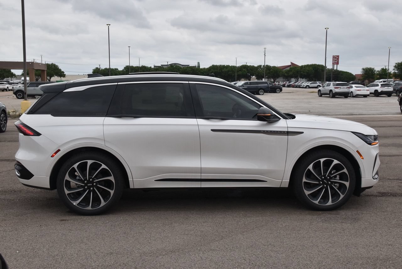 New 2026 Lincoln Nautilus Black Label AWD/4WD image 5