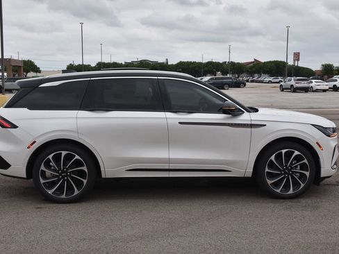 New 2026 Lincoln Nautilus Black Label AWD/4WD image 5