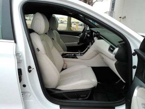 Used 2024 Genesis G70 2.5T image 21