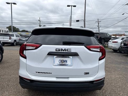 Used 2022 GMC Terrain SLE w/ Elevation Edition image 8