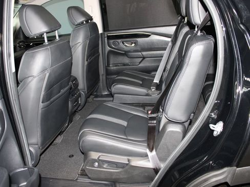 Used 2024 Honda Pilot Touring image 11