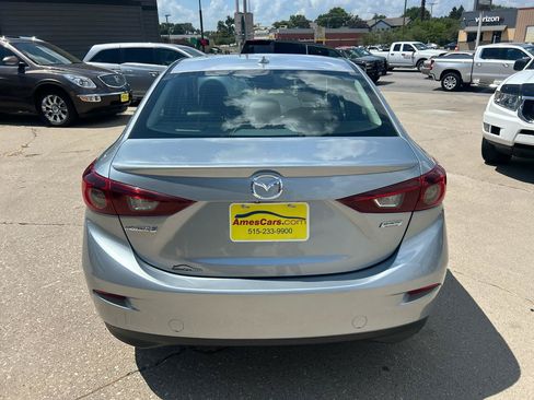 Used 2017 MAZDA MAZDA3 Touring w/ Popular Equipment Package FWD image 4