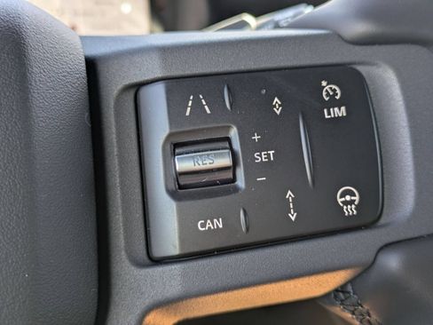 New 2026 Land Rover Defender 110 X-Dynamic SE AWD/4WD image 18