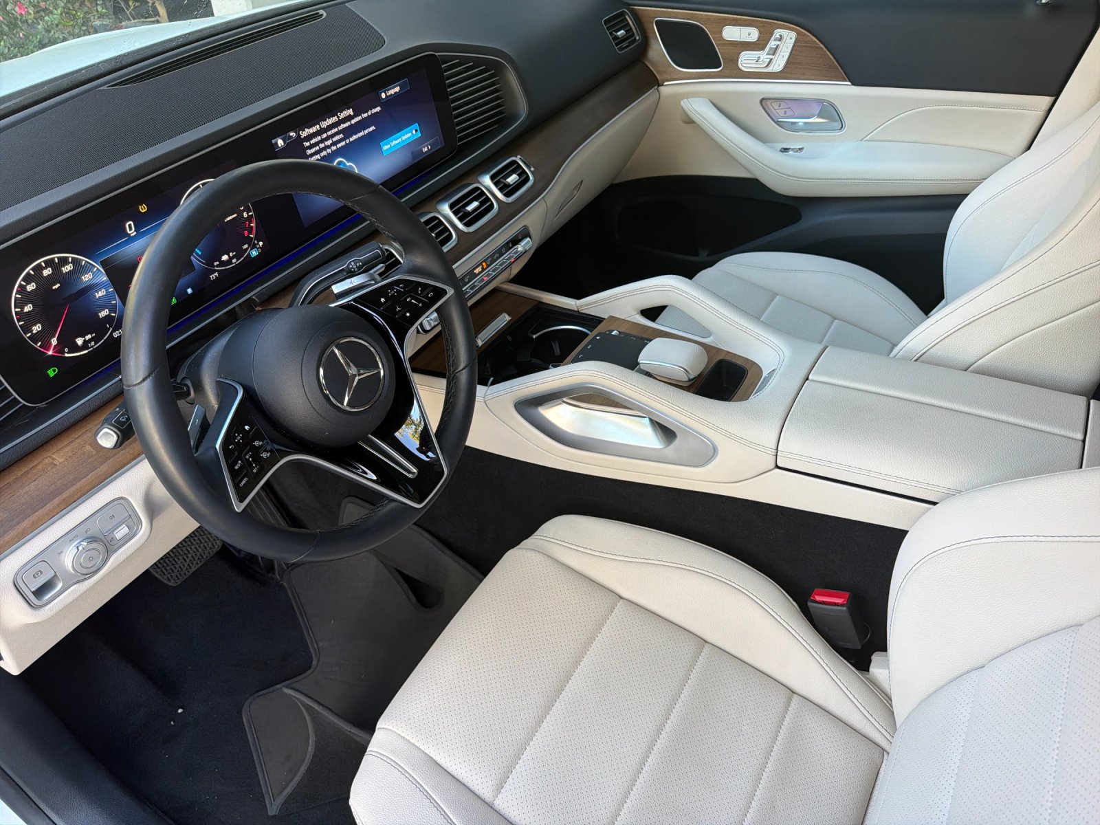 Used 2025 Mercedes-Benz GLE 450e 4MATIC image 8