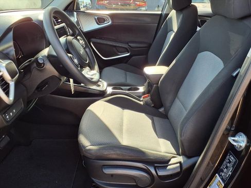 Used 2023 Kia Soul LX image 6