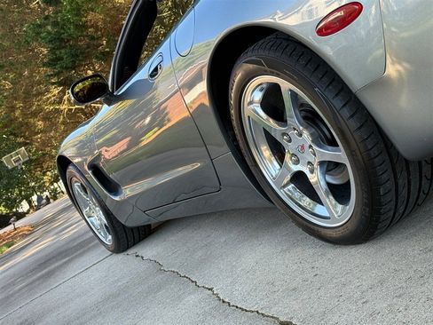 Used 2004 Chevrolet Corvette Convertible w/ Preferred Equipment Group image 28