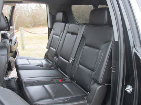 Used 2019 GMC Yukon XL SLT w/ Premium Edition image 28