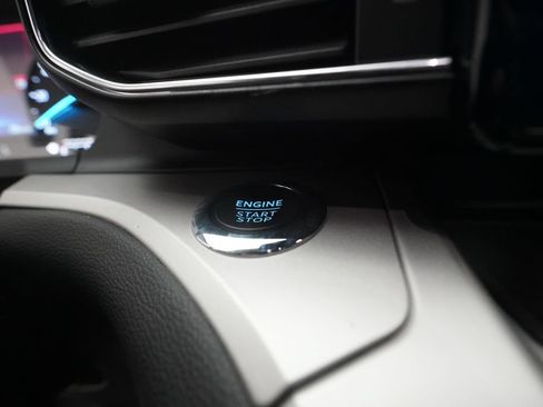 Used 2024 Ford Explorer XLT w/ Equipment Group 202A AWD/4WD image 32