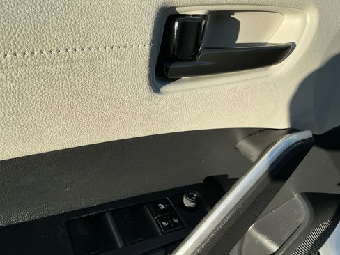 Used 2024 Toyota Corolla Cross LE w/ Moonroof Package image 16