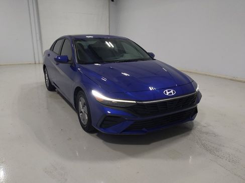 Used 2025 Hyundai Elantra SE FWD image 13