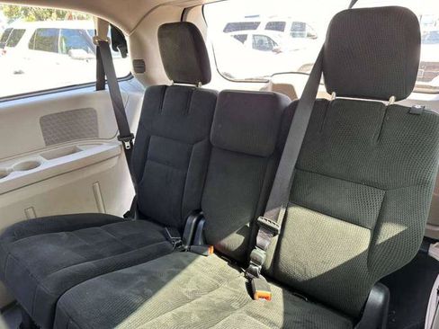 Used 2016 Dodge Grand Caravan American Value Package FWD image 11