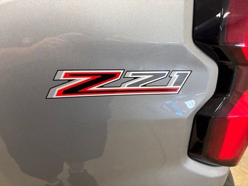 Used 2026 Chevrolet Colorado Z71 w/ Technology Package AWD/4WD image 12