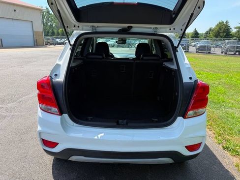 Used 2018 Chevrolet Trax LT w/ LT Convenience Package AWD/4WD image 3