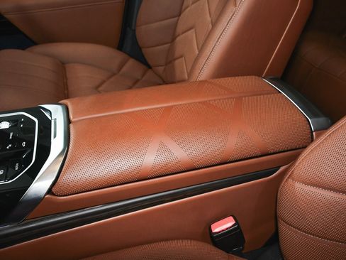 Used 2025 BMW 760i xDrive image 52