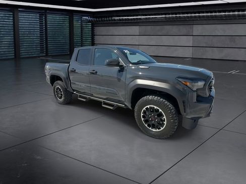 Used 2025 Toyota Tacoma TRD Off-Road AWD/4WD image 2