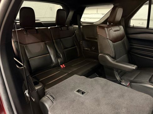 Used 2022 Ford Explorer Platinum w/ Equipment Group 601A AWD/4WD image 41