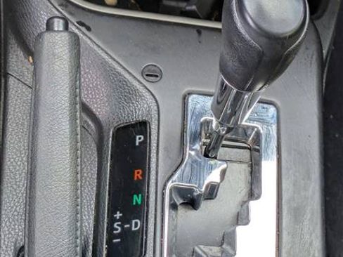 Used 2018 Toyota RAV4 LE FWD image 13